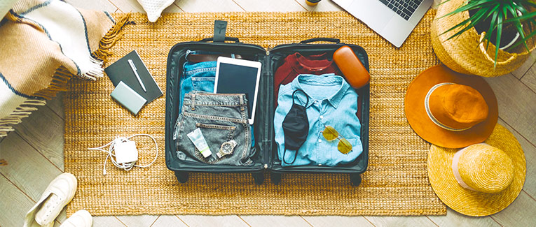 https://www.immihelp.com/assets/cms/eight-travel-accessories-that-are-saviors-in-times-of-emergencies.jpg