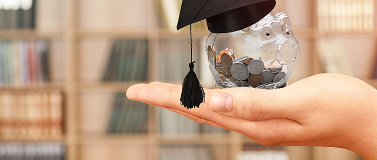 International Student Guide to Avoiding Student Loan Debt